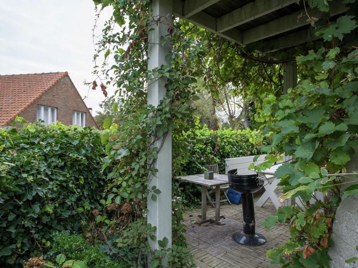 Beautiful Villa 200 Metres From The Sea Koksijde Exterior photo
